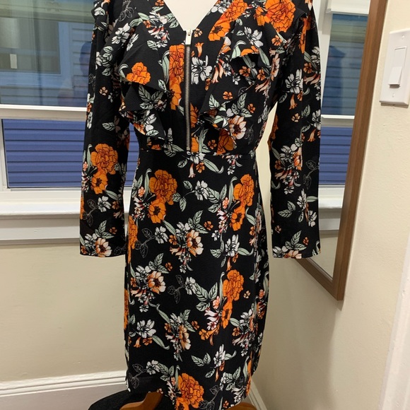 Dress - Picture 7 of 7